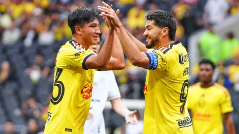 Diego Arriaga y Henry Martín festejan uno de los goles del Club América contra Atlético San Luis en la fecha 4 del Apertura 2026.