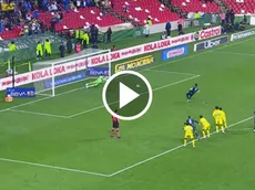 ¡Rodolfo Cota adivina, vuela y le niega el gol a Nicolás Ibáñez!