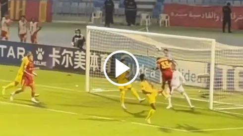 Quiñones marcó un golazo nuevamente.
