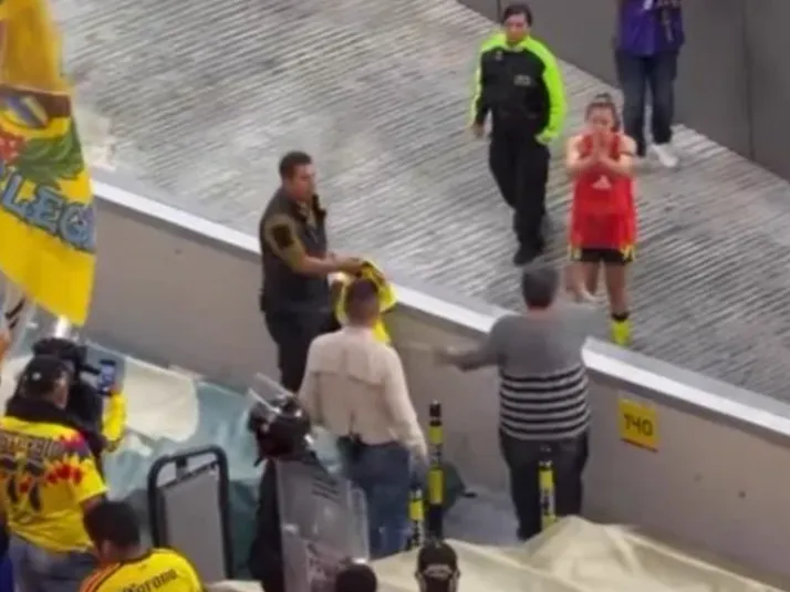 Priscila da Silva y el balonazo accidental a la tribuna que terminó en un gran gesto