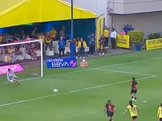 La sensacional atajada de Celeste Espino en el penal que ahogó el gol rojinegro