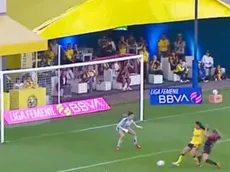 La barrida de heroína de Kimberly Rodríguez en el América Femenil vs Atlas que se volvió viral