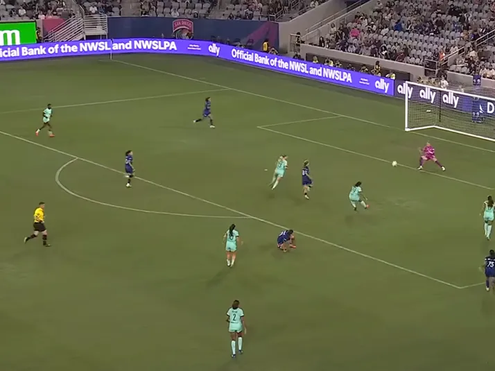 Sandra Paños da cátedra y se apodera de los reflectores en la National Women's Soccer League