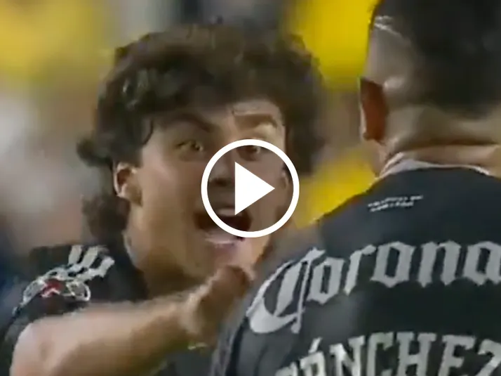 La molestia de Carlos Álvarez con Erick Sánchez tras errores vs. Necaxa