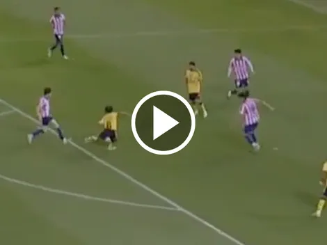 El golazo que Carlos Álvarez se quedó a nada de anotar ante Chivas