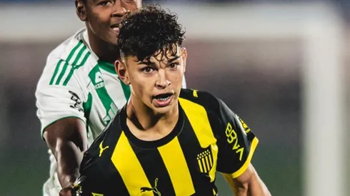 Thiago Espinosa no para de sumar minutos en Uruguay.