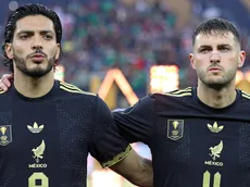 Raúl Jiménez dio un sabio consejo a Giménez para que vuelva a marcar goles