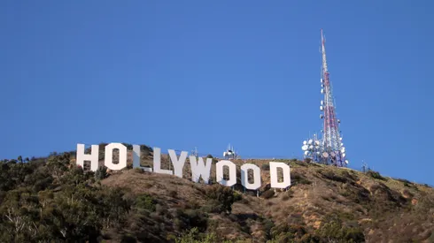 HOLLYWOOD - MARCH 30: A fire department helicopter flies over the Hollywood sign, after filling up on water, to extinguish the brush fire that broke out in the Hollywood Hills on March 30, 2007 in Hollywood, California. The fire which started near a corporate housing complex is burned close to the famous Hollywood sign. (Photo by Trixie Textor/Getty Images)
