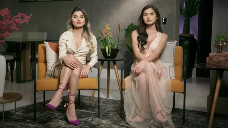 La serie sigue a Mayla y Sofia, las primeras gemelas en el mundo en hacerse una reasignación de sexo