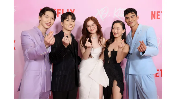 El cast de "Besos, Kitty"