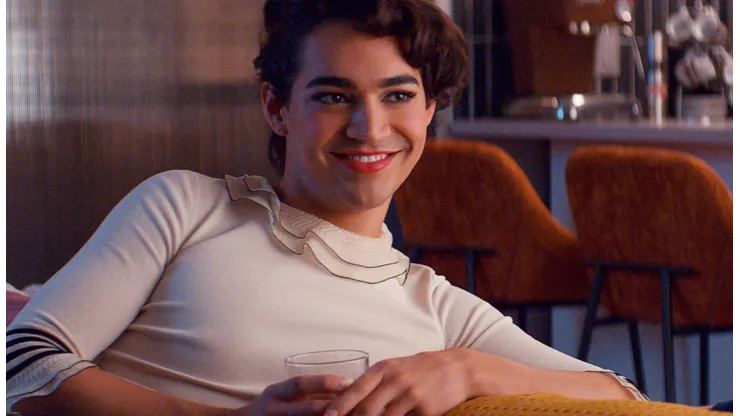Miss Benny es Marco en "Glamorous"