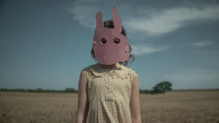 Una actriz de Succession está en Run Rabbit Run.