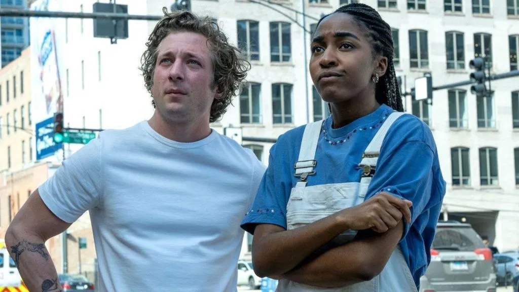 Jeremy Allen White y Ayo Edebiri. (IMDb)