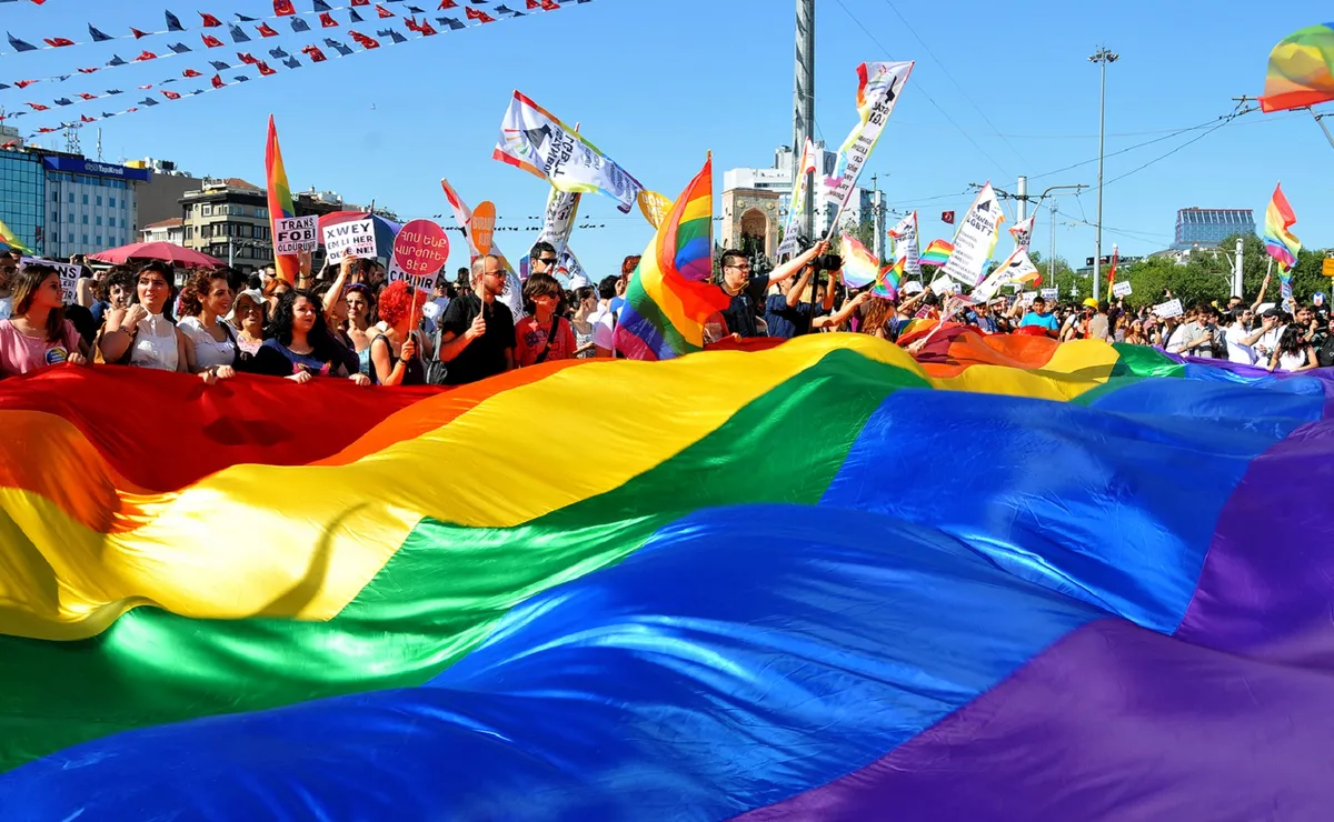 ¿A qué hora empieza la Marcha del orgullo LGBT 2023 en Ciudad de México ...