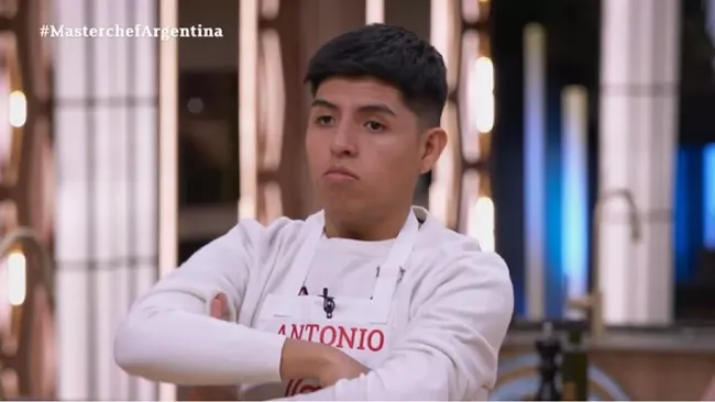 Antonio fue acusado por sabotear el plato de su compañera.