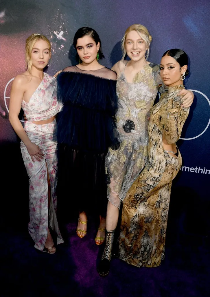 Sydney Sweeney, Barbie Ferreira, Hunter Schafer, y Alexa Demie posan en la premier de Euphoria en 2019. Imagen: Getty Images.