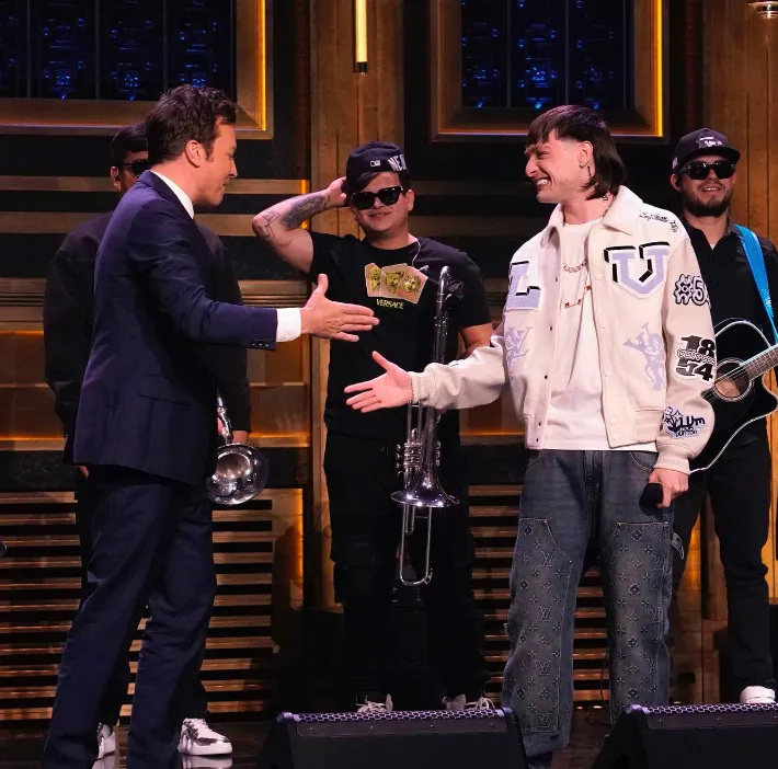 Luego de su aparición en el programa de Jimmy Fallon Peso Pluma se ha vuelto un fenómeno mundial. Imagen: @pesopluma.