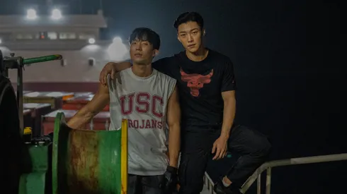 Lee Sang-Yi da vida a Hong Woo-jin y Woo Do-Hwan interpreta a Kim Gun-woo