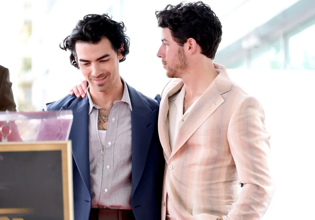 Joe y Nick Jonas perdieron un papel con un actor de Bridgerton (Getty).