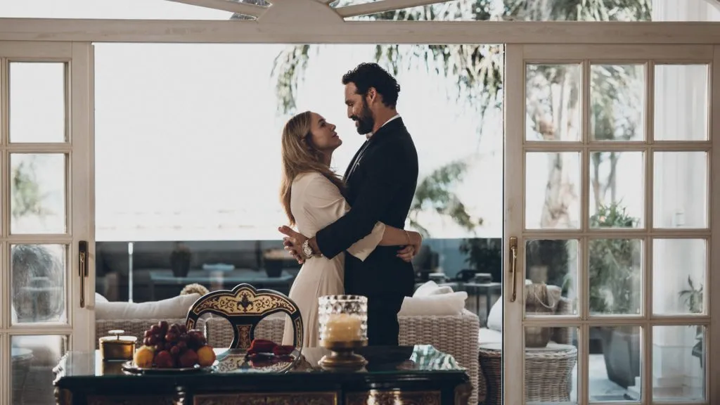 Marta Hazas es Rafaella y Iván Sánchez es William Leister (Prime Video).