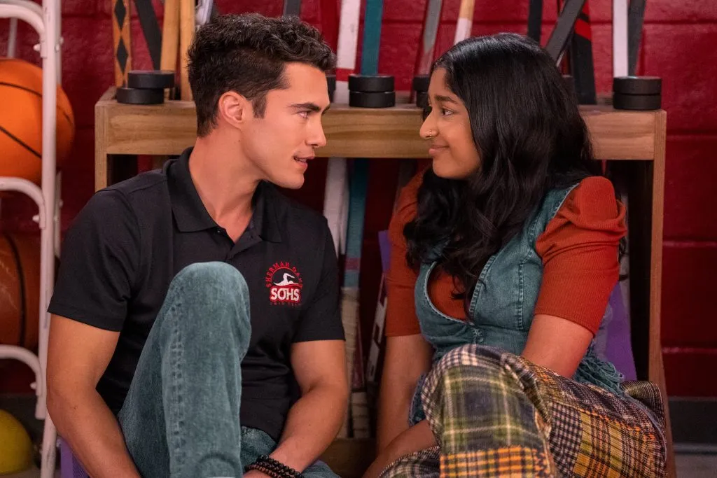 Devi y Paxton. Foto: (Netflix)