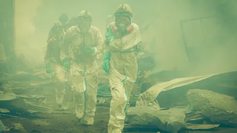 A lo largo de varios capítulos, la serie muestra una de las catástrofes más grandes en la historia reciente de Japón.