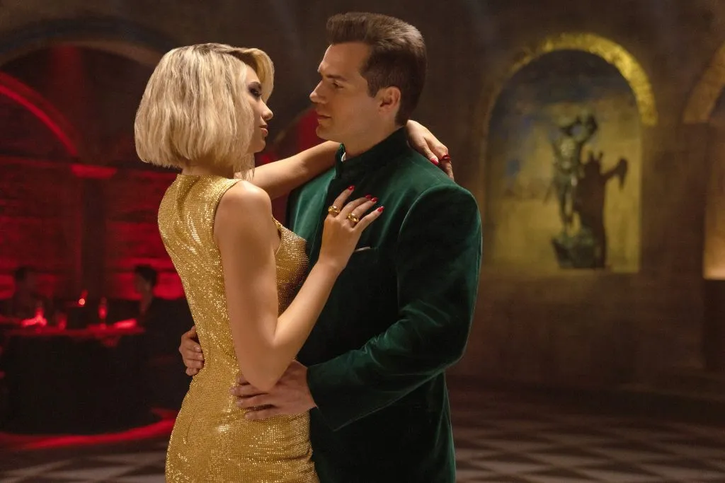 Henry Cavill con Dua Lipa en Argylle, película que llegaría en 2024. (IMDb)