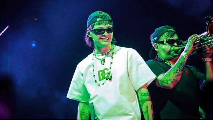 Peso Pluma se presentará en el Foro Sol de CDMX 2023.