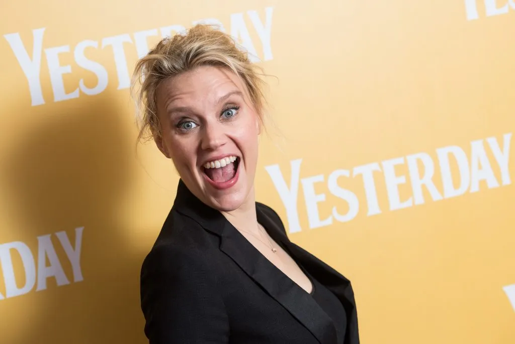 Kate McKinnon en el estreno de la cinta Yesterday. Imagen: Getty Images.