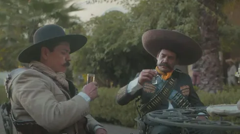 Pancho Villa y Emiliano Zapata, en una escena de esta serie que acaba de estrenarse.