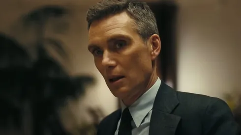 Cillian Murphy interpreta a Oppenheimer en la ficción.