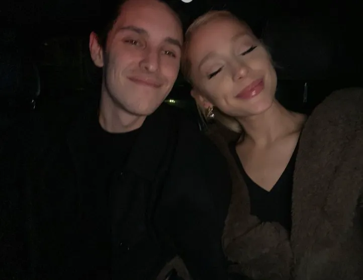 Imagen: @arianagrande.