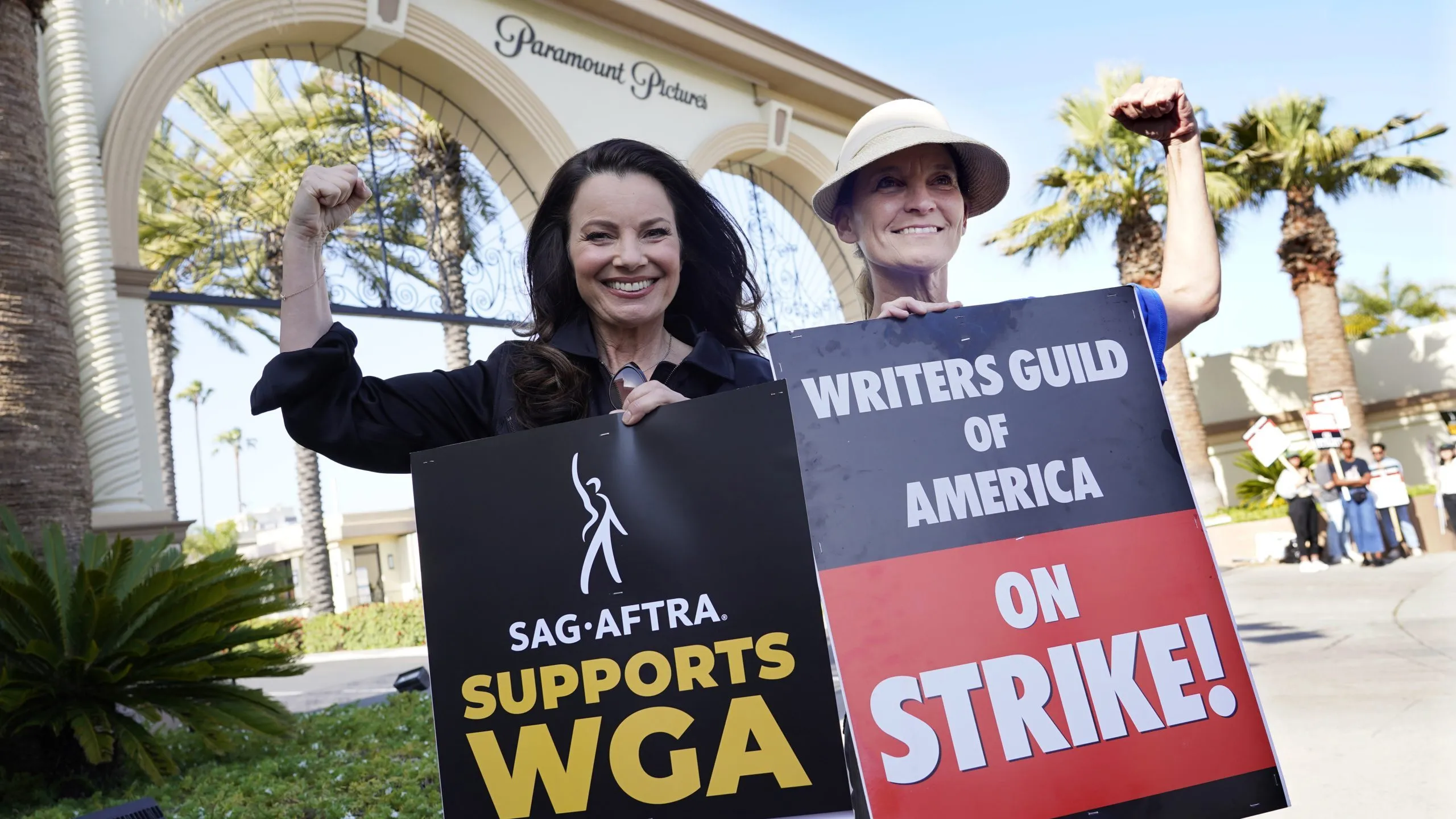 Guionistas y Actores unidos en huelga. (IMDb)