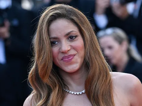 Shakira criticada por un vestido en el Fashion Week de París: ¿copió a JLo?