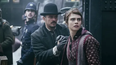 Carnival Row acaba de estrenar su temporada 2 con Orlando Bloom y Cara Delevingne