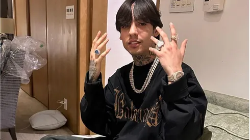 La canción es una colaboración con Junior H