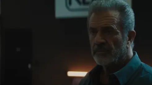 Elvis (Mel Gibson) recibe una terrible sorpresa mientras conduce su programa de radio y así, es como inicia esta atrapante cinta.