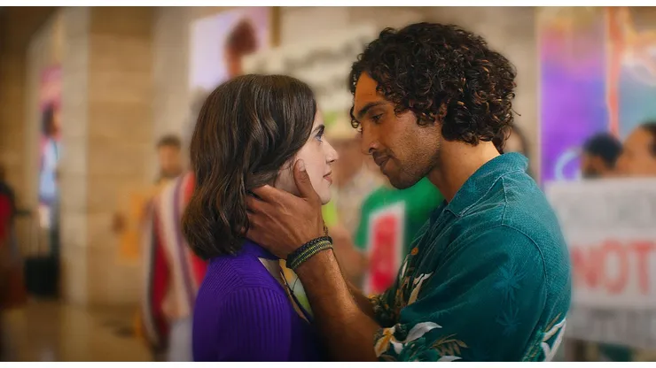La película está protagonizada por Laura Marano