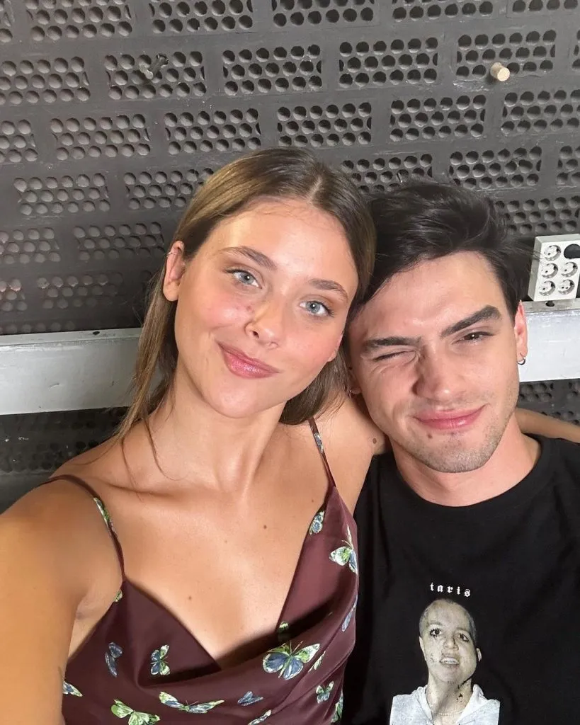 Nick y Noah durante el rodaje de Culpa Tuya y Culpa Nuestra. Foto: (Prime Video)