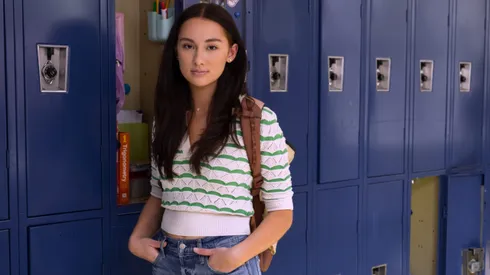 Lola Tung en el set de The Summer I Turned Pretty.