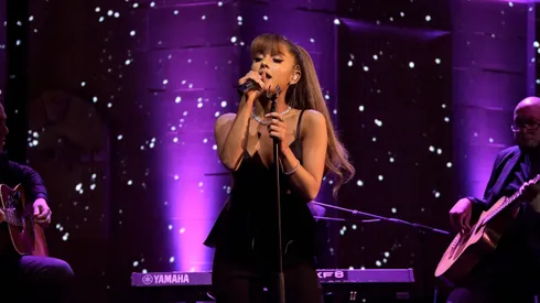 BEVERLY HILLS, CA - OCTOBER 13: Singer Ariana Grande attends Tiffany & Co.'s unveiling of the newly renovated Beverly Hills store and debut of 2016 Tiffany masterpieces at Tiffany & Co. on October 13, 2016 in Beverly Hills, California. (Photo by Charley Gallay/Getty Images for Tiffany & Co.)