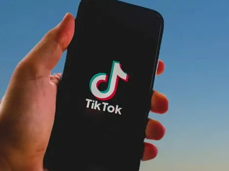 Quién es "10 peso", el personaje viral que llegó al recital de Eladio Carrión