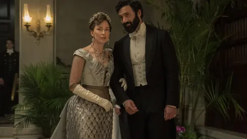 Carrie Coon y Morgan Spector en la temporada 2 de La Edad Dorada.