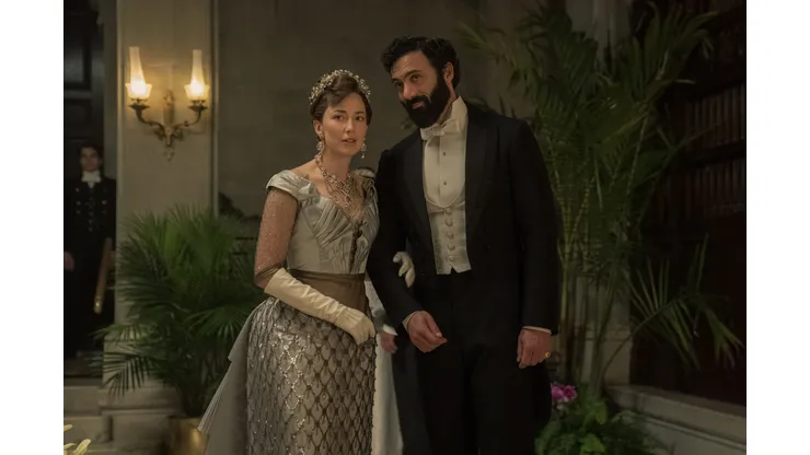 Carrie Coon y Morgan Spector en la temporada 2 de La Edad Dorada.