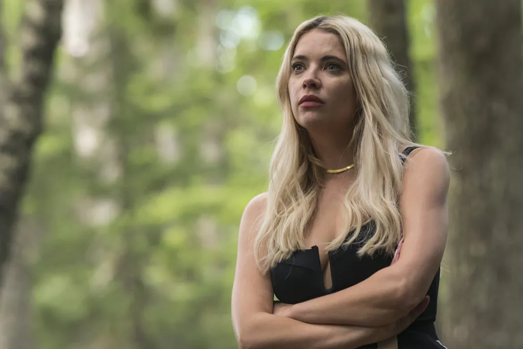 Ashley Benson como Cara, será quien le ponga más tensión al viaje de Liv y Will. Imagen: Cortesía.