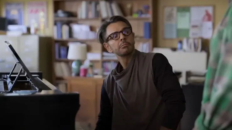 Eugenio Derbez incluso aprendió a tocar el piano para esta película.
