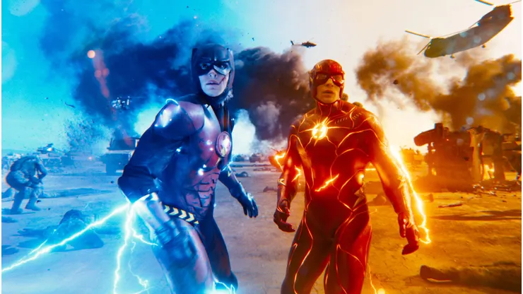 Ezra Miller hace doble personaje en The Flash.