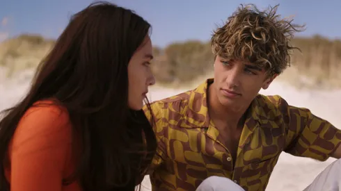 Lola Tung y Gavin Casalegno en una de las escenas del último episodio de The Summer I Turned Pretty.