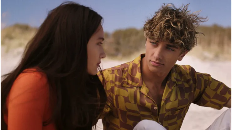 Lola Tung y Gavin Casalegno en una de las escenas del último episodio de The Summer I Turned Pretty.
