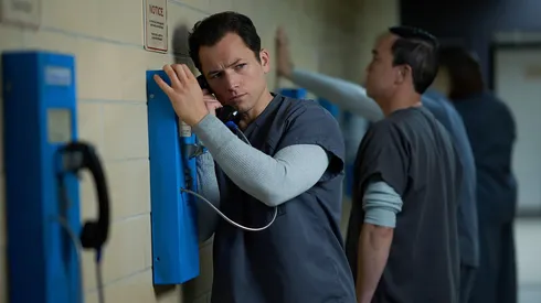 La miniserie está protagonizada por Taron Egerton